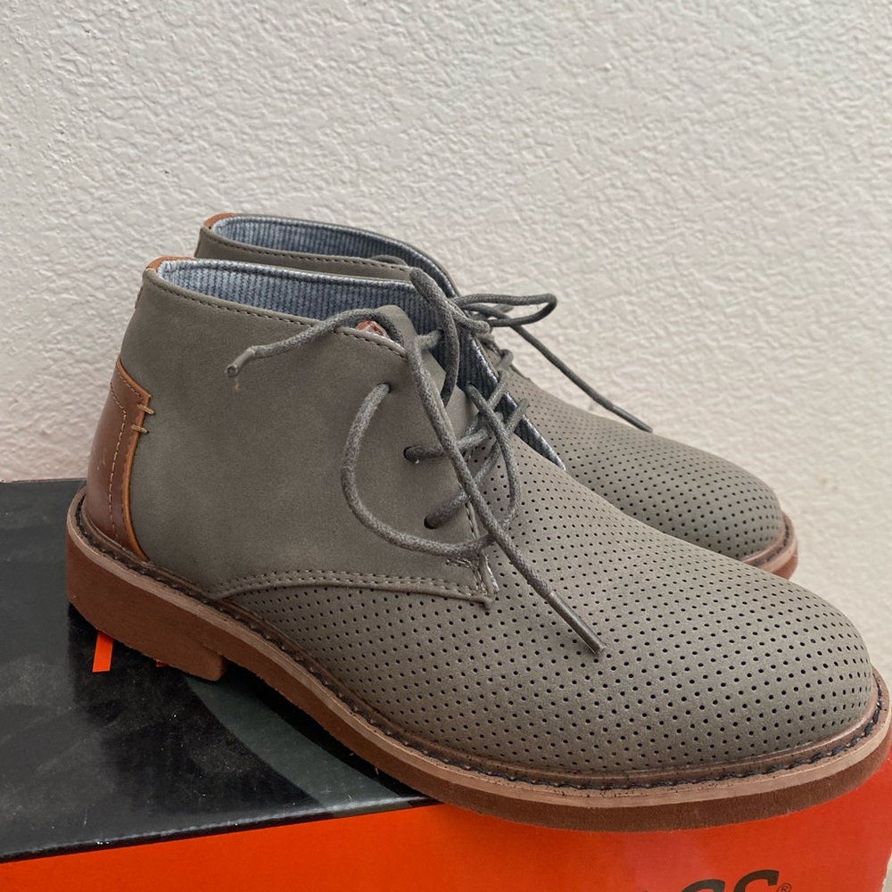 Big Boys Dress Shoes gently Worn Size 2